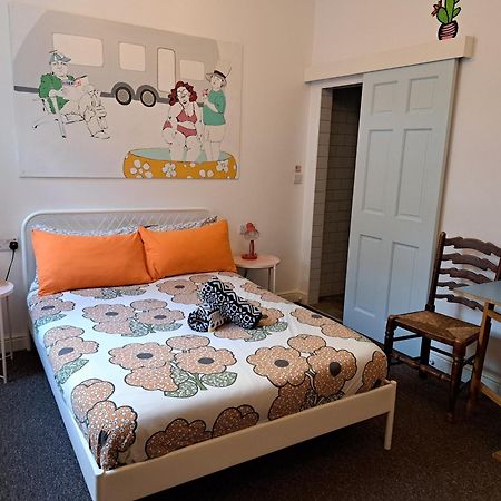 Igloo Hybrid Hostel Nottingham Bagian luar foto