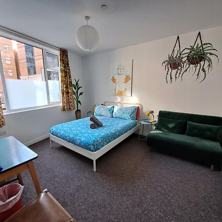 Igloo Hybrid Hostel Nottingham Bagian luar foto