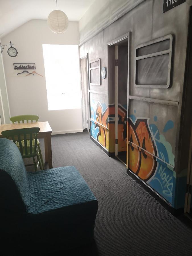 Igloo Hybrid Hostel Nottingham Bagian luar foto