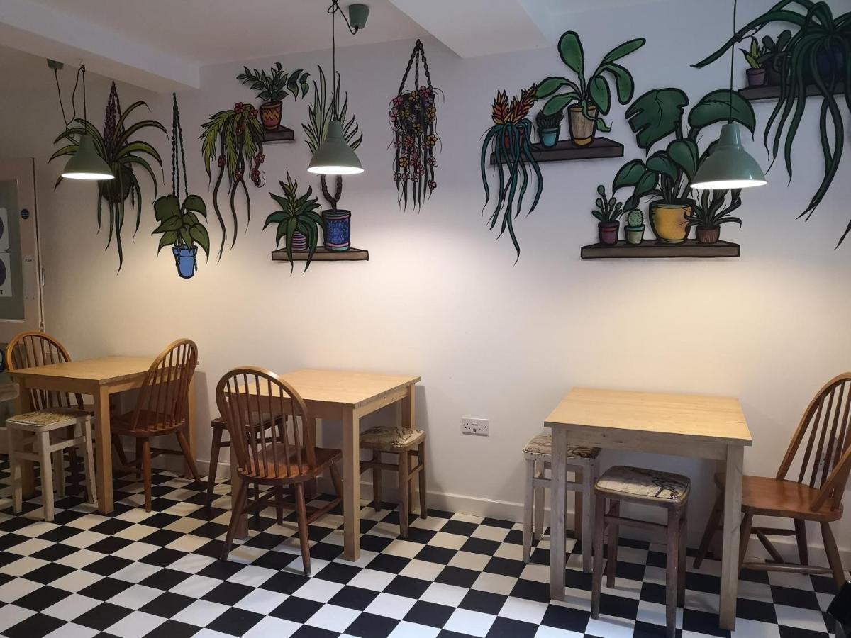 Igloo Hybrid Hostel Nottingham Bagian luar foto