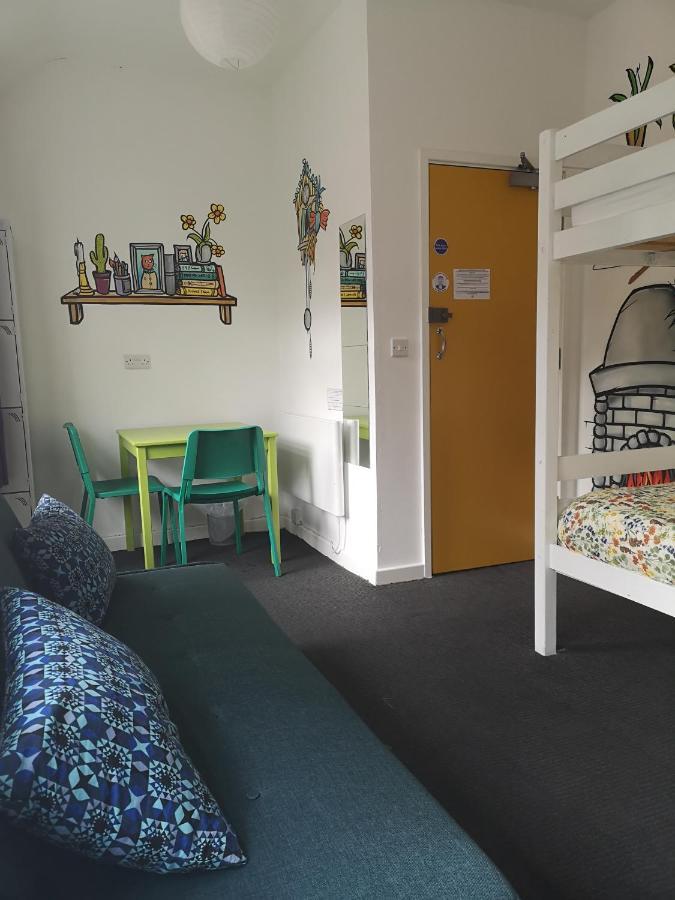 Igloo Hybrid Hostel Nottingham Bagian luar foto