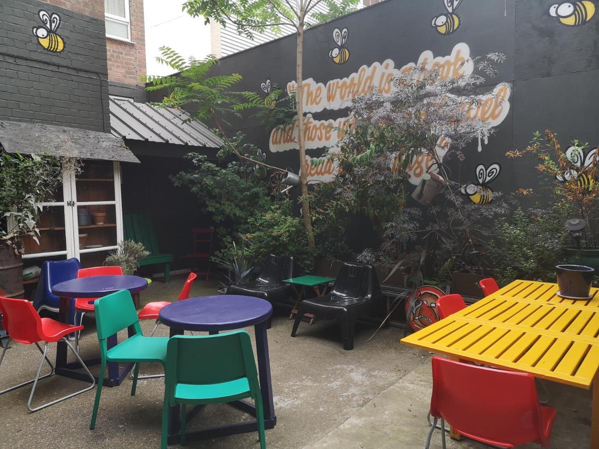 Igloo Hybrid Hostel Nottingham Bagian luar foto