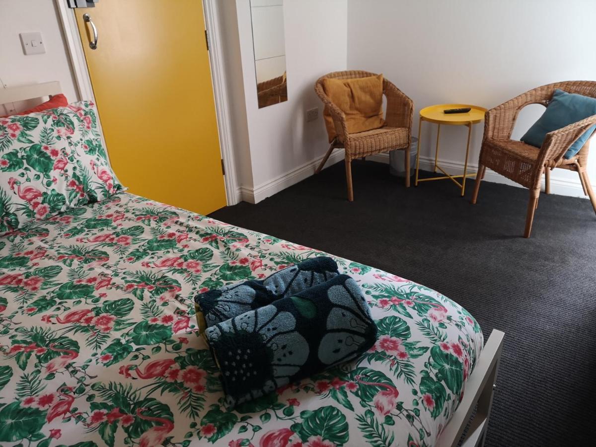 Igloo Hybrid Hostel Nottingham Bagian luar foto