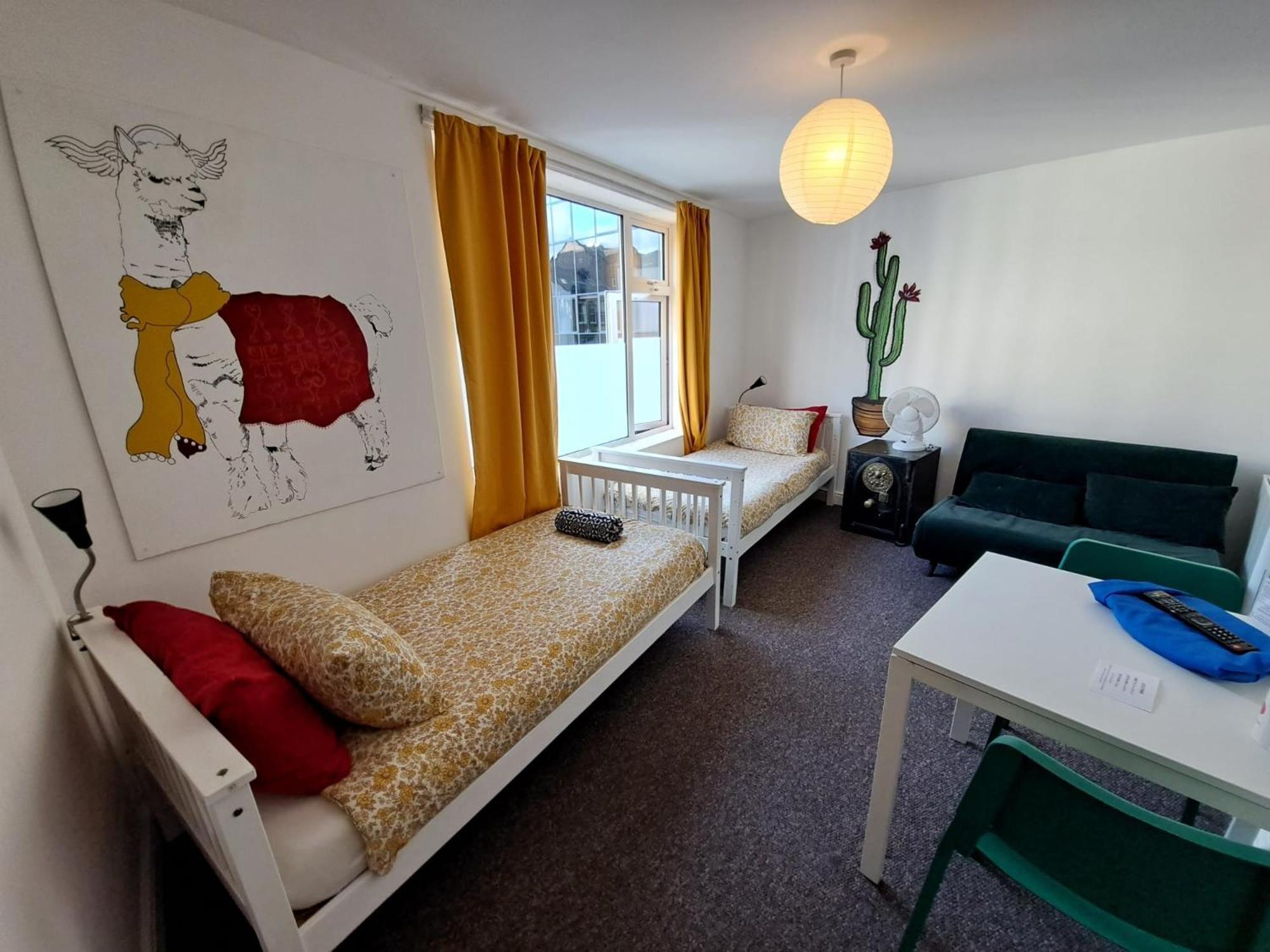 Igloo Hybrid Hostel Nottingham Bagian luar foto
