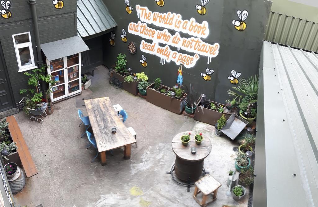 Igloo Hybrid Hostel Nottingham Bagian luar foto