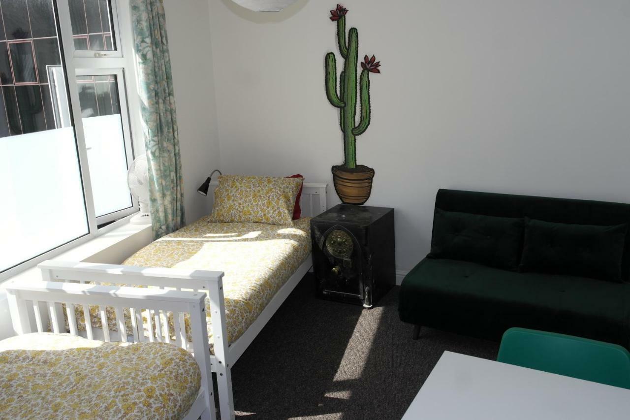Igloo Hybrid Hostel Nottingham Bagian luar foto