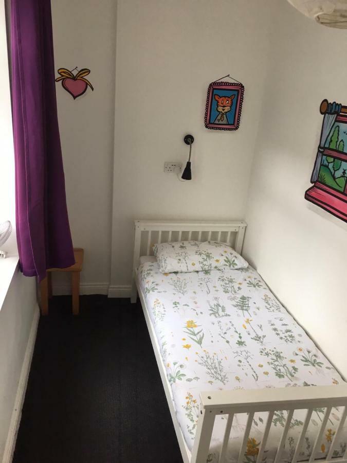 Igloo Hybrid Hostel Nottingham Bagian luar foto